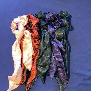 Monat scrunchies & mask